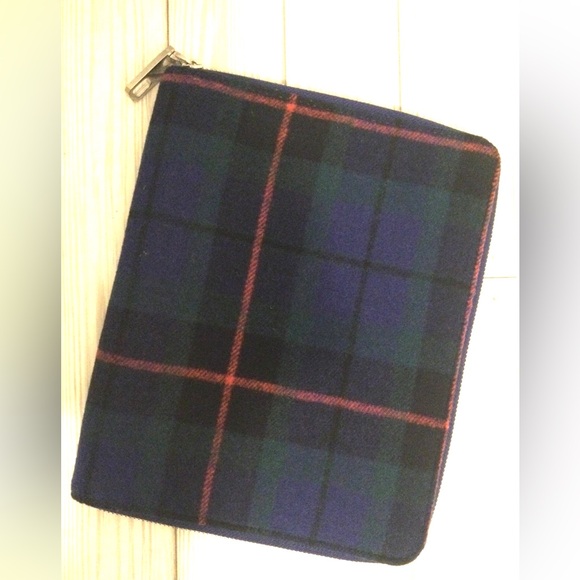 Gap Plaid Tablet Case 🌸 - Picture 9 of 9